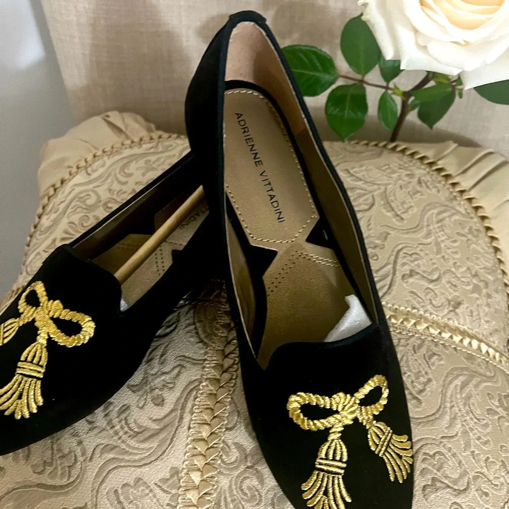 Adrienne Vittadini Flats - Picture 1 of 5